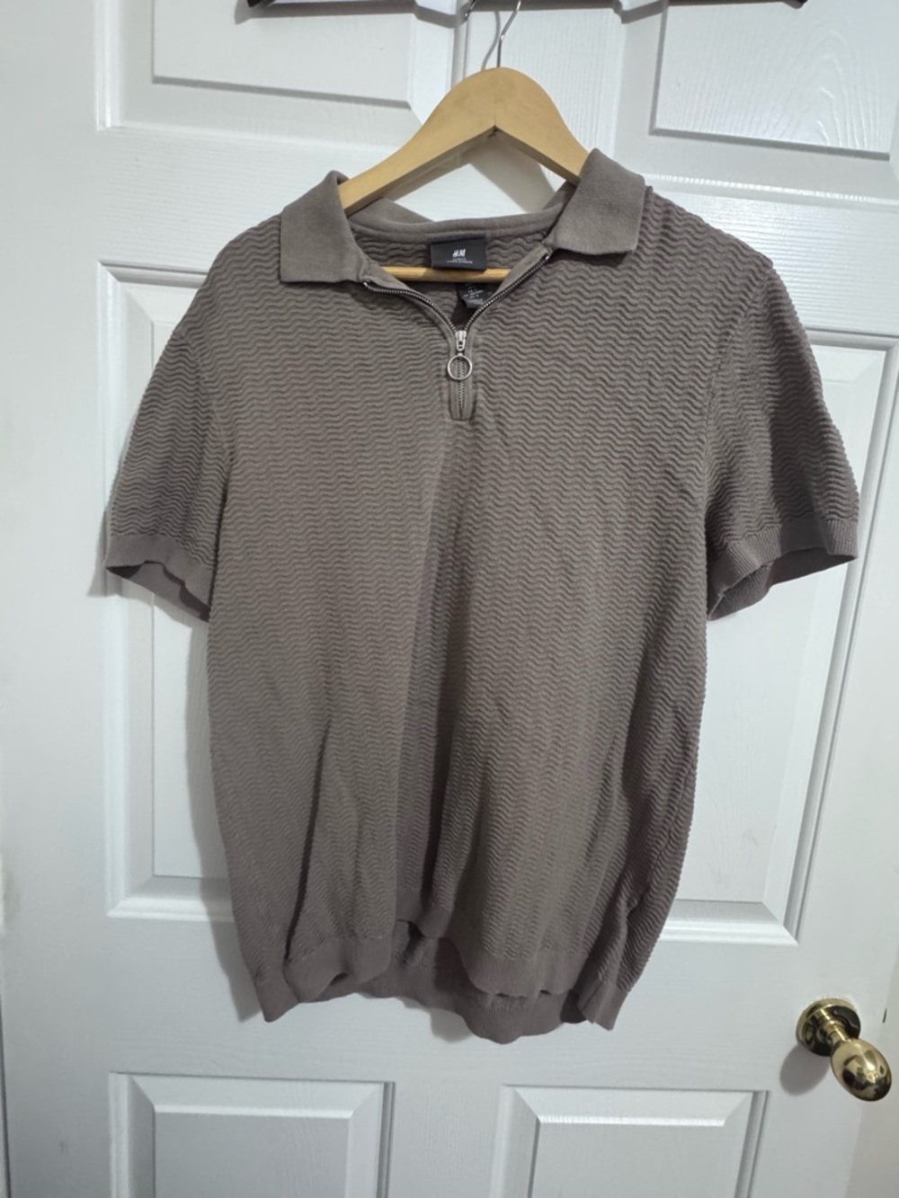 H&M Short-Sleeve Knit Polo with Zip in Taupe